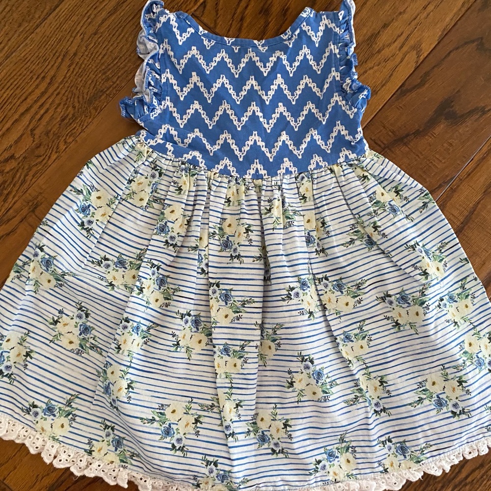 Dress - Picture 7 of 7